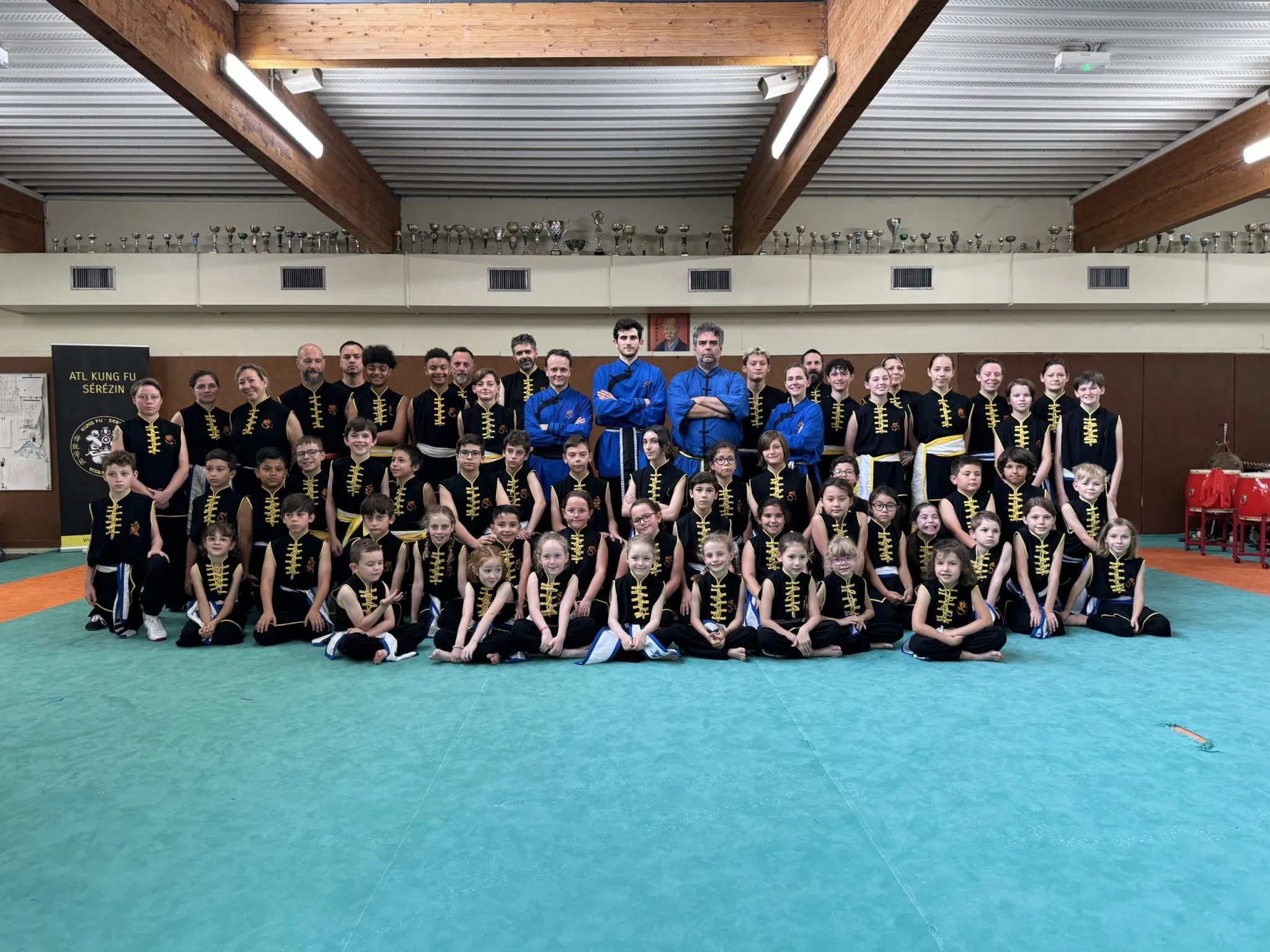 Photo de groupe des pratiquants de l'ATL lors de la fête de fin de saison